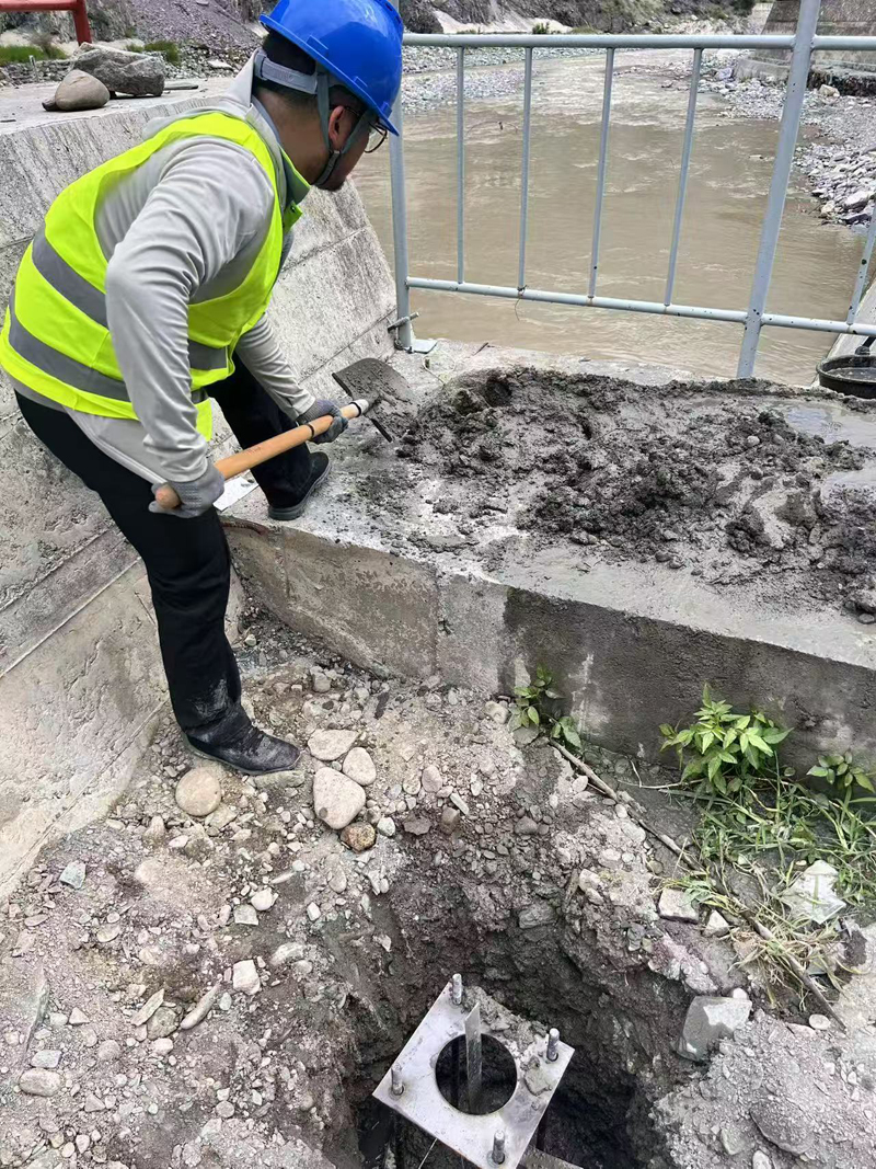 泄洪预警基础浇筑2.jpg